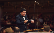 Cristian Măcelaru, Cristian Mandeal și Corul Madrigal, pe scena Sălii Radio în cadrul Festivalului Internațional ISCM World New Music Days 2026 – „Columna Infinită”