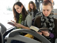 Transport public gratuit pentru cititori
