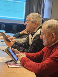 Conectăm Generații în Lumea Digitală